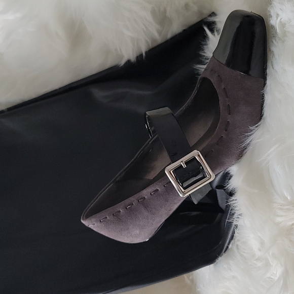 Shoes - Picture 1 of 4